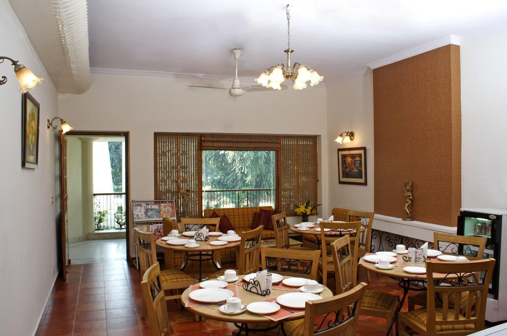 Ahuja Residency Golf Links Hotel New Delhi Buitenkant foto