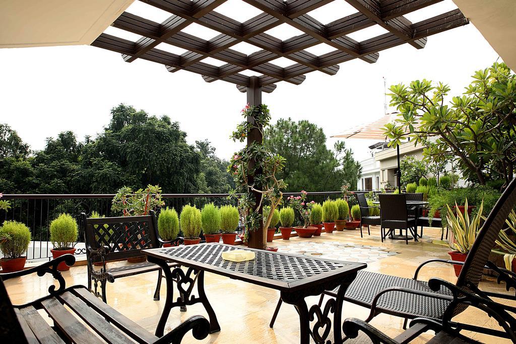 Ahuja Residency Golf Links Hotel New Delhi Buitenkant foto