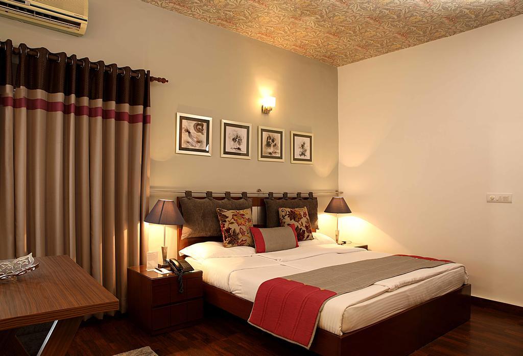 Ahuja Residency Golf Links Hotel New Delhi Buitenkant foto