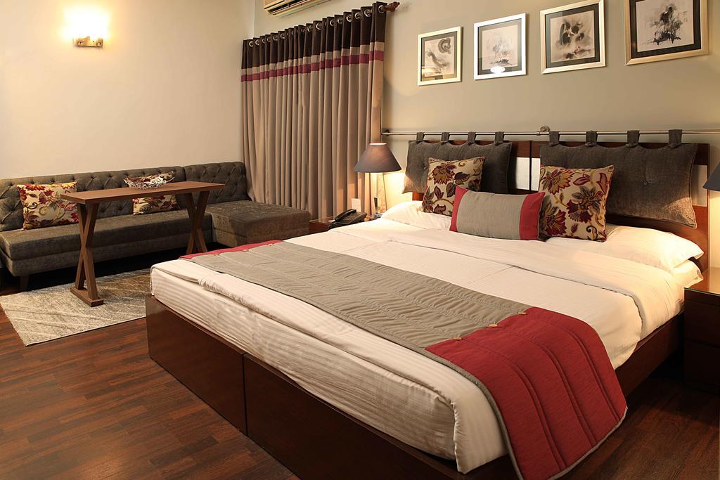 Ahuja Residency Golf Links Hotel New Delhi Buitenkant foto