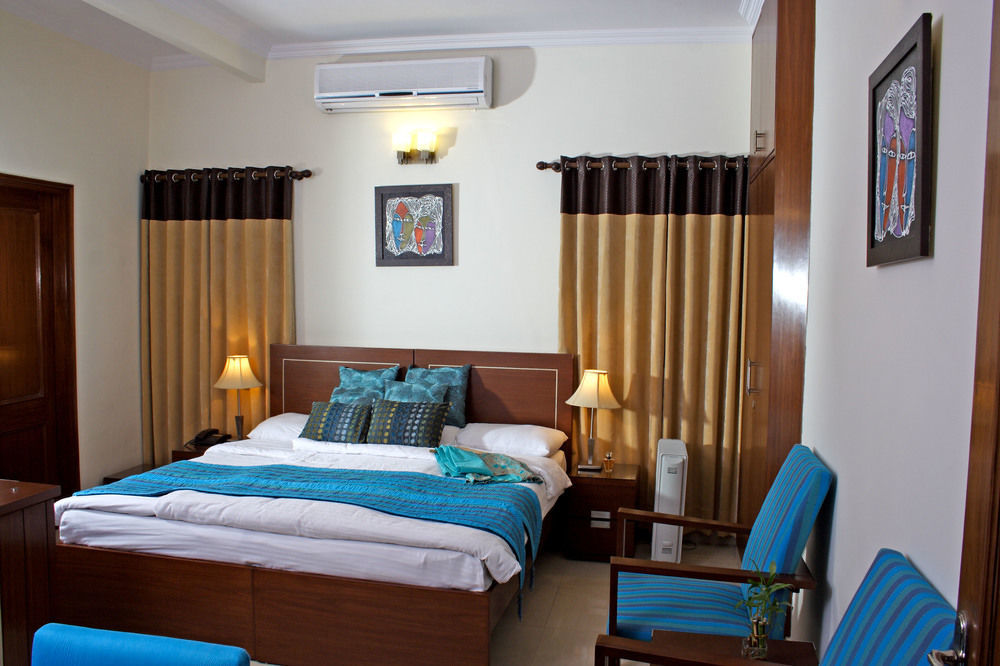Ahuja Residency Golf Links Hotel New Delhi Buitenkant foto