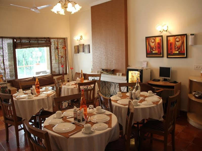 Ahuja Residency Golf Links Hotel New Delhi Buitenkant foto