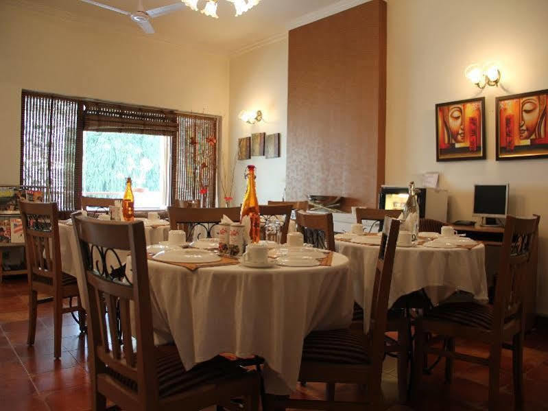 Ahuja Residency Golf Links Hotel New Delhi Buitenkant foto