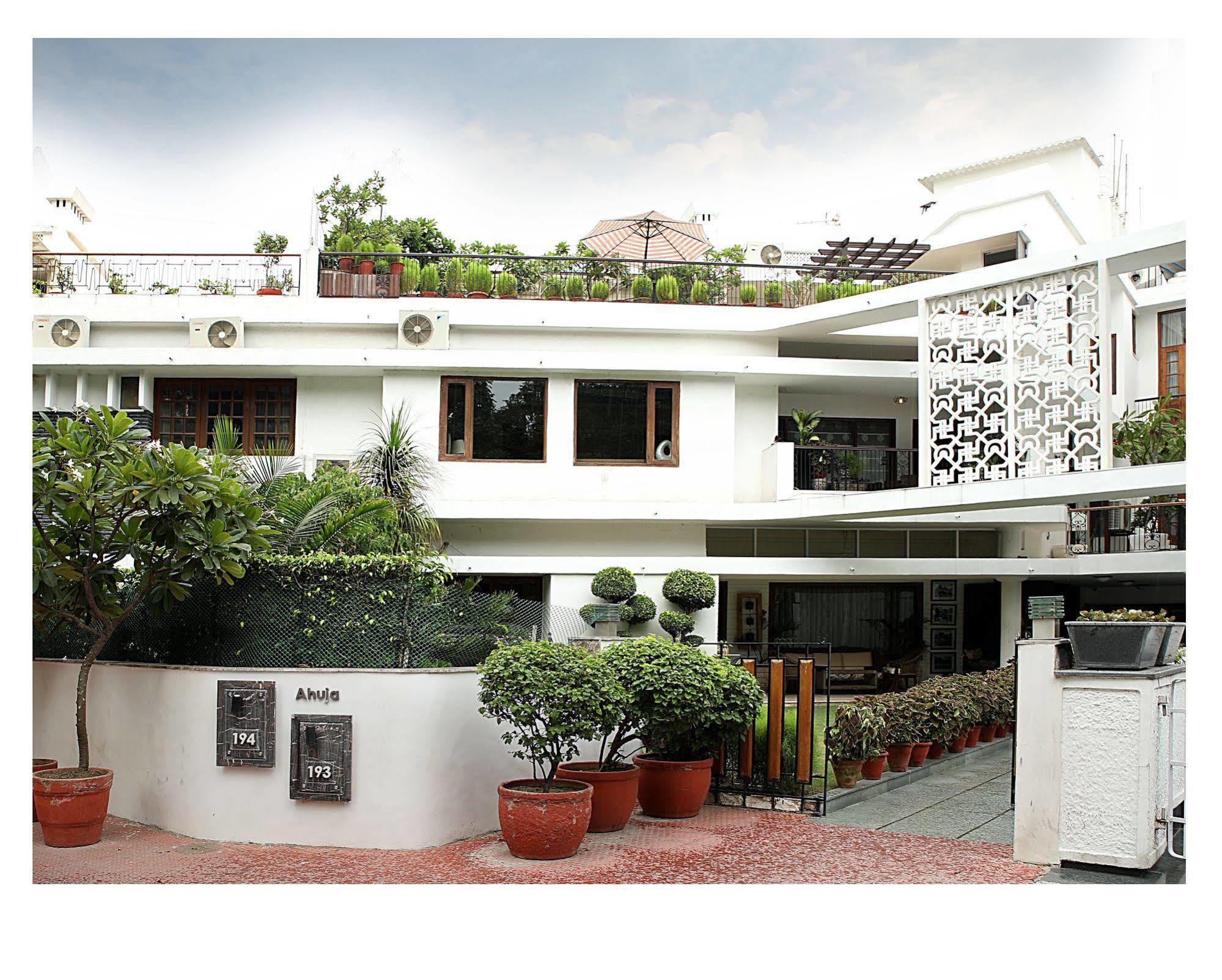 Ahuja Residency Golf Links Hotel New Delhi Buitenkant foto