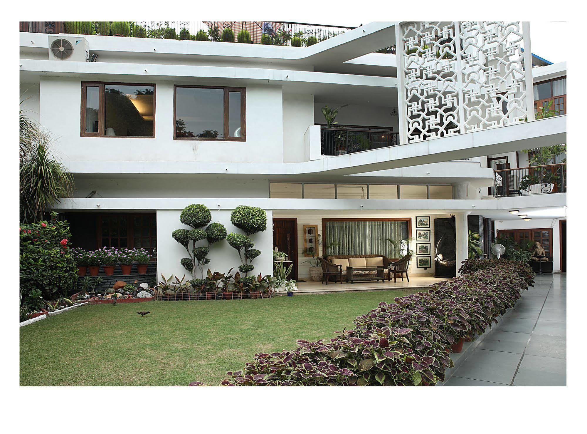Ahuja Residency Golf Links Hotel New Delhi Buitenkant foto
