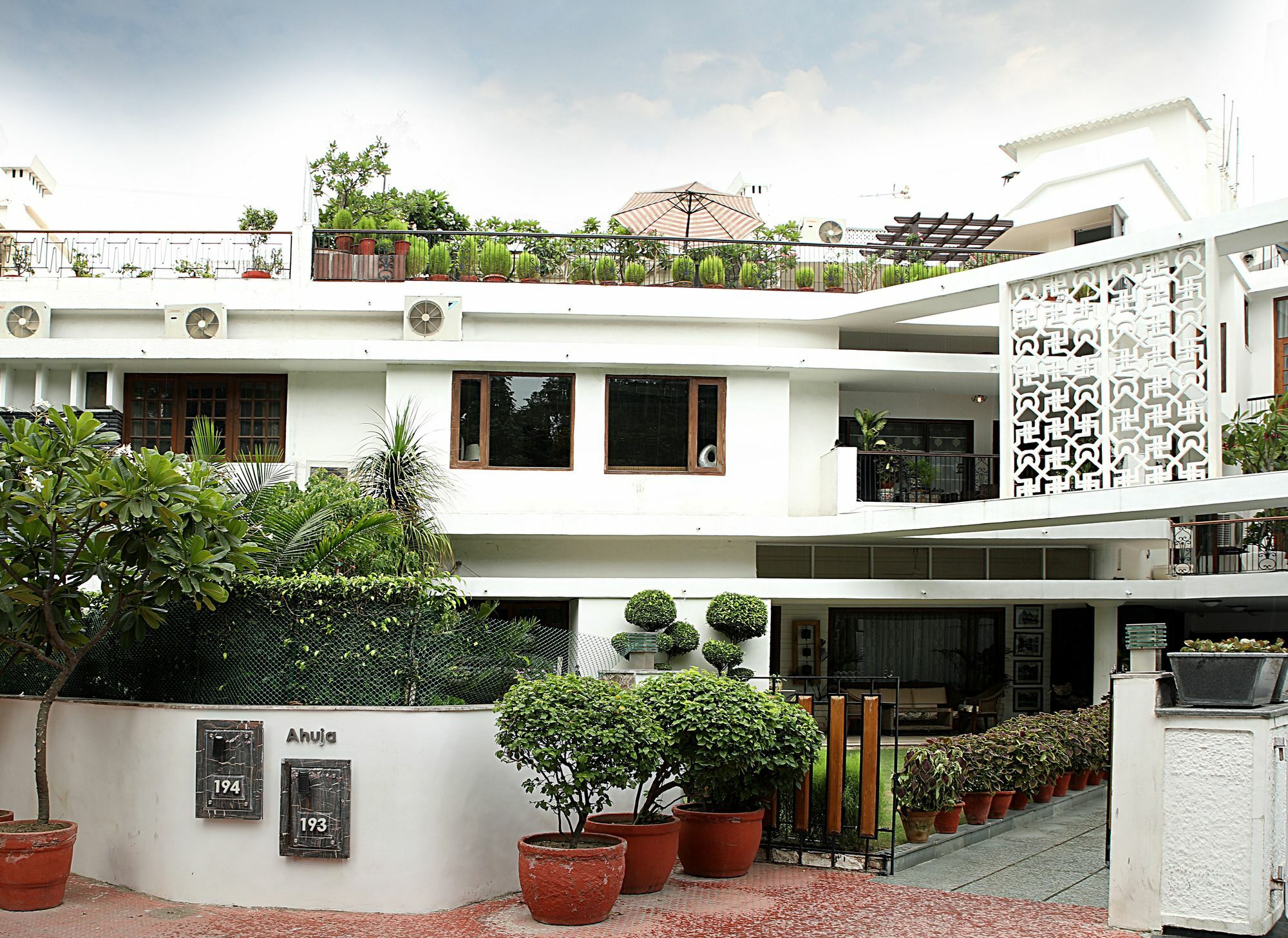 Ahuja Residency Golf Links Hotel New Delhi Buitenkant foto