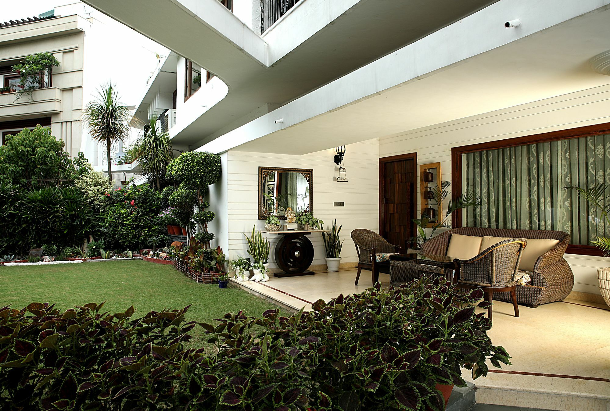 Ahuja Residency Golf Links Hotel New Delhi Buitenkant foto