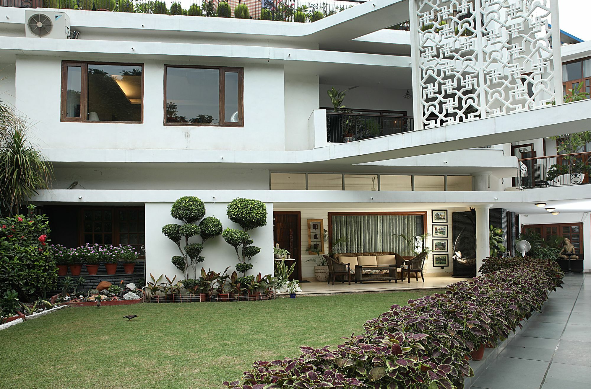 Ahuja Residency Golf Links Hotel New Delhi Buitenkant foto