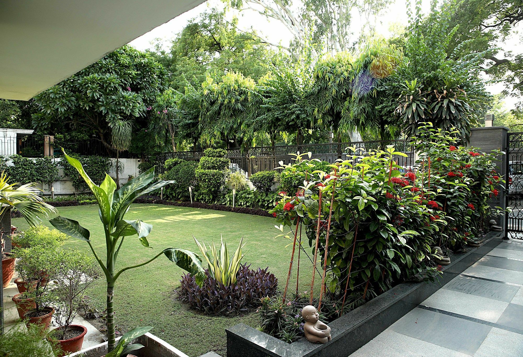 Ahuja Residency Golf Links Hotel New Delhi Buitenkant foto
